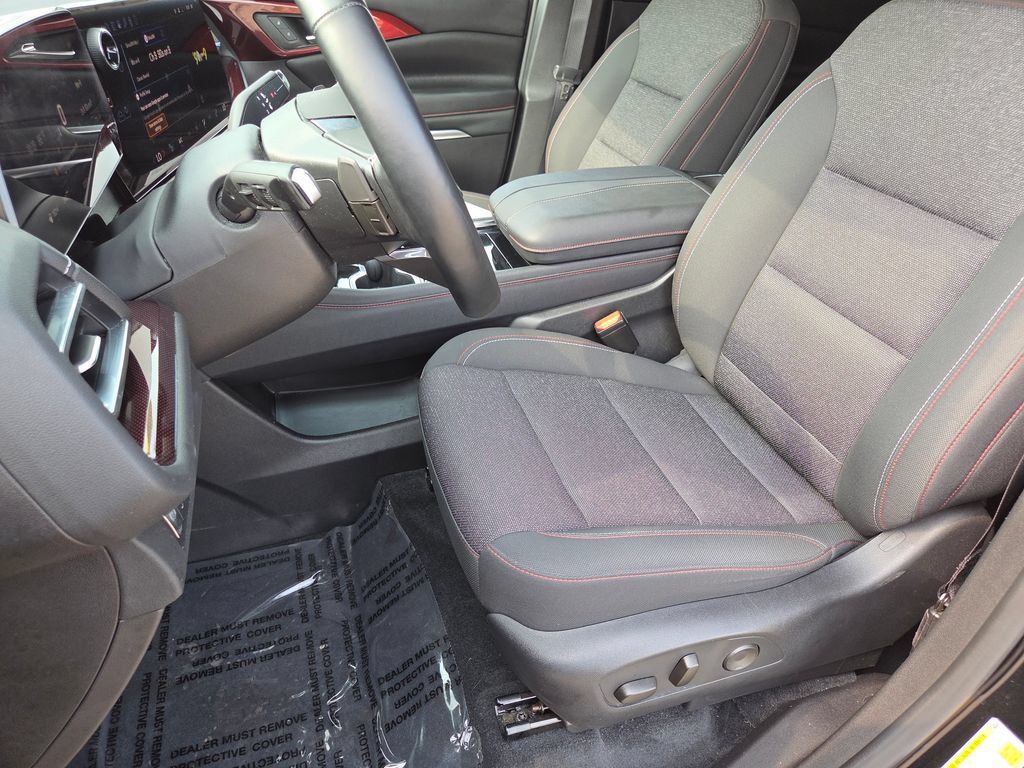 Used 2024 Chevrolet Traverse Z71 w/ LPO, Floor Liner Package AWD/4WD image 6