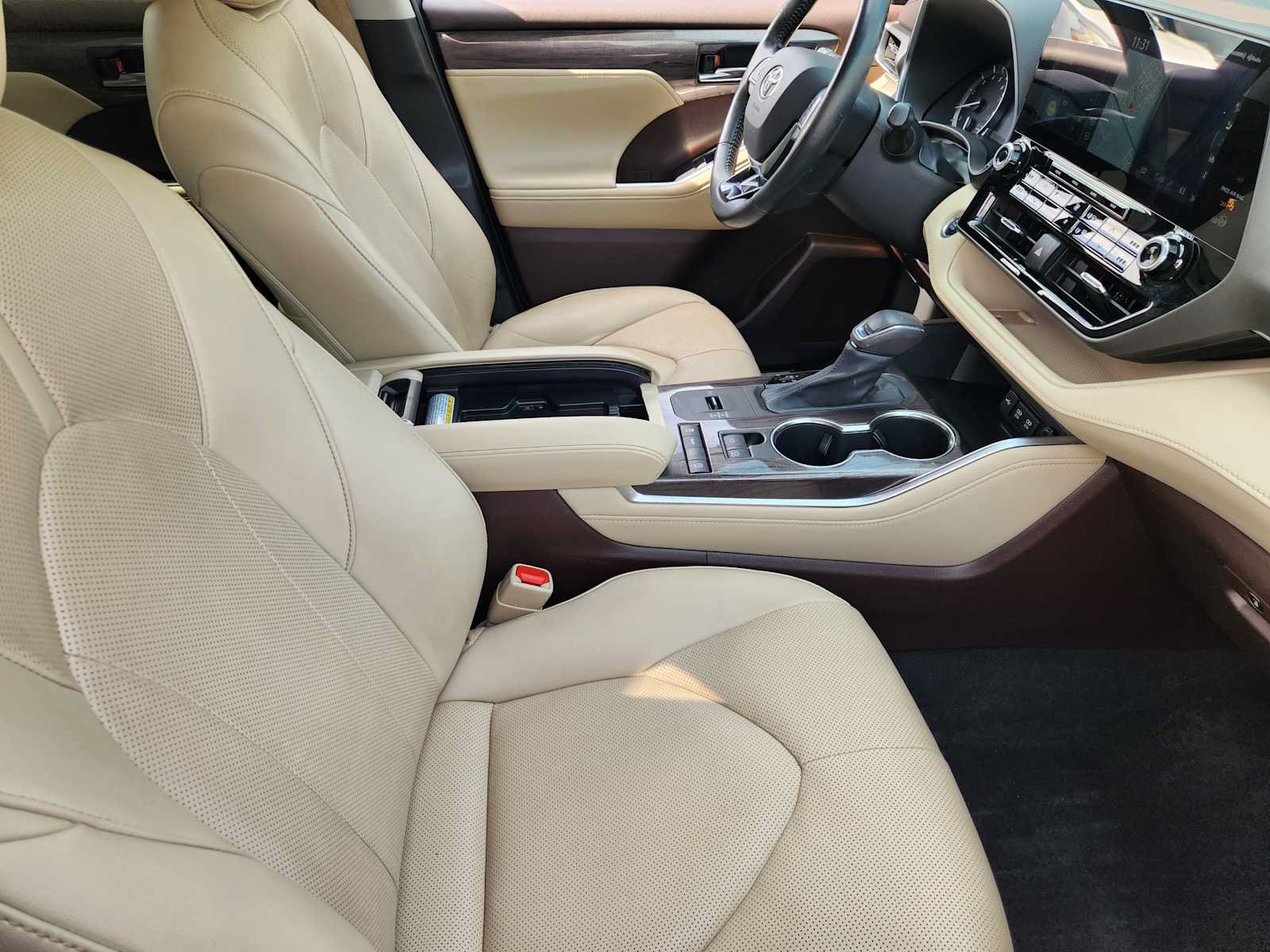 Used 2021 Toyota Highlander Limited FWD image 13