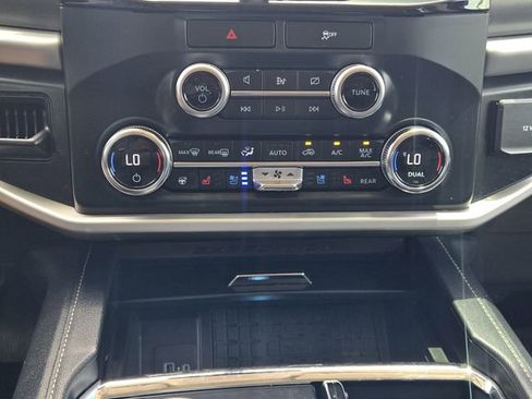 Used 2022 Ford Expedition XLT RWD image 15