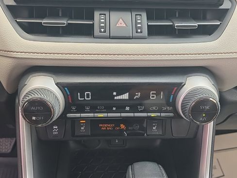 Certified 2022 Toyota RAV4 XLE Premium AWD/4WD image 20