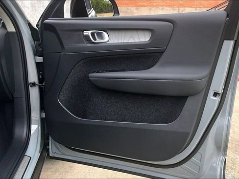 New 2026 Volvo XC40 B5 Core AWD/4WD image 6
