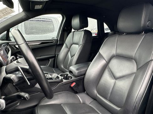 Used 2024 Porsche Macan AWD/4WD image 21