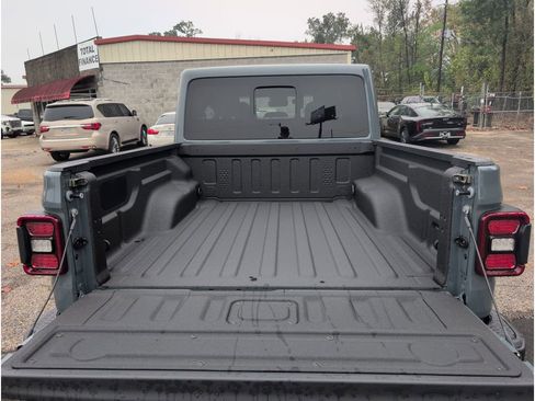 New 2025 Jeep Gladiator Mojave w/ Convenience Group image 35