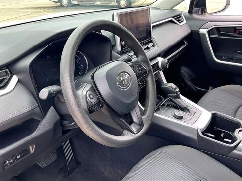 Used 2025 Toyota RAV4 LE AWD/4WD image 35