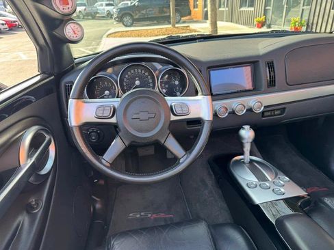 Used 2004 Chevrolet SSR w/ Preferred Equipment Group RWD image 12