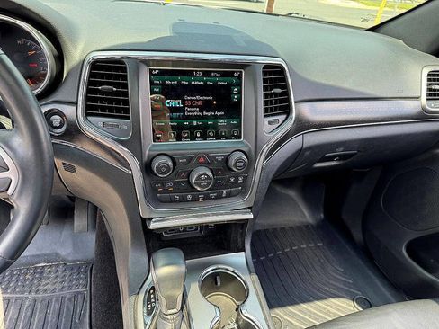 Used 2018 Jeep Grand Cherokee Limited image 14