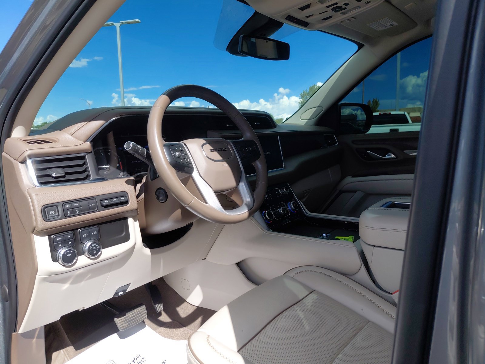 Used 2021 GMC Yukon Denali AWD/4WD image 17