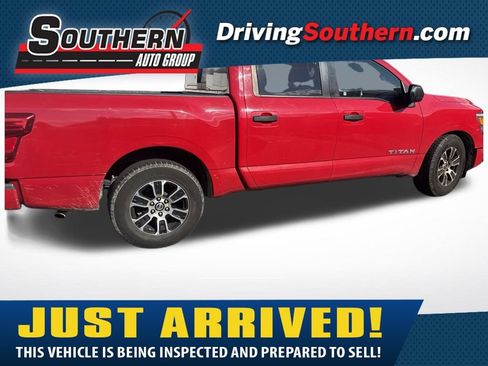 Used 2022 Nissan Titan SV RWD image 1