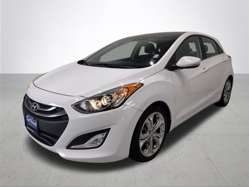 Used 2014 Hyundai Elantra GT w/ Option Group 03 FWD image 2