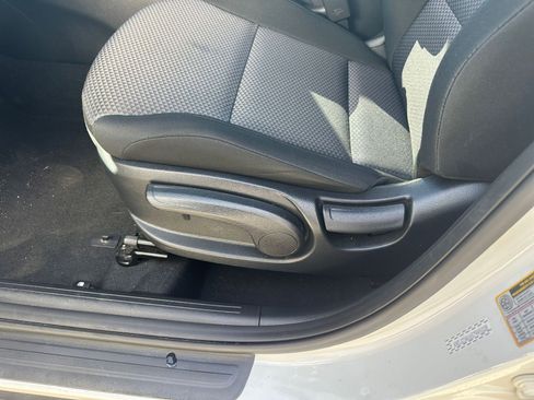 Used 2025 Kia Soul LX w/ LX Technology Package image 23