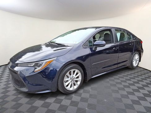 Certified 2022 Toyota Corolla LE w/ LE Convenience Package image 3
