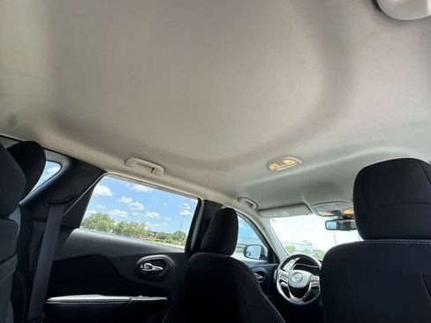 Used 2014 Jeep Cherokee Latitude FWD image 21