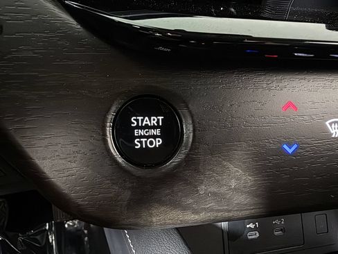 Certified 2025 Nissan Murano SV FWD image 26