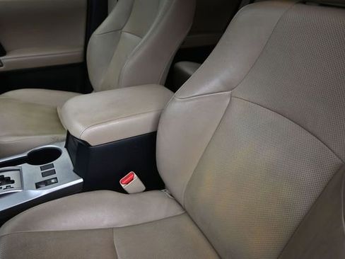 Used 2018 Toyota 4Runner Limited AWD/4WD image 17