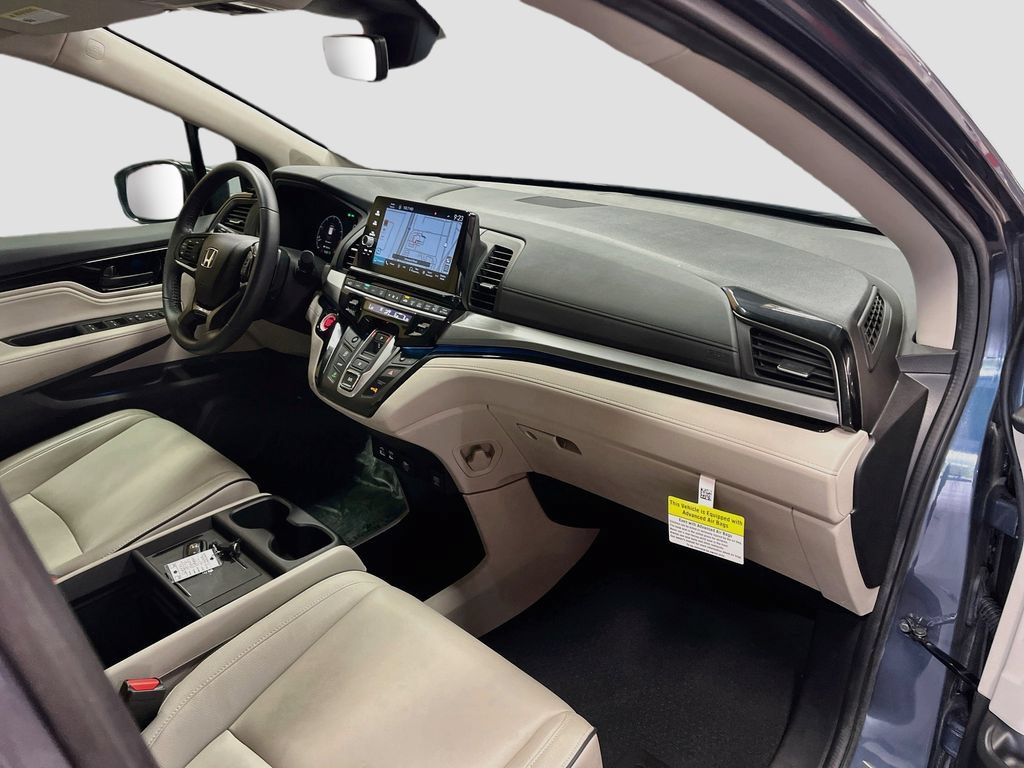 Used 2025 Honda Odyssey Touring image 32