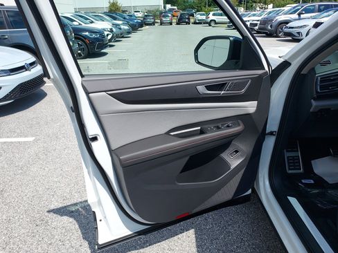 New 2026 Volkswagen Atlas Peak Edition image 15