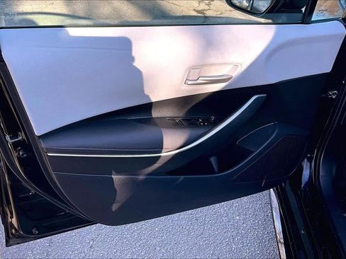 Used 2023 Toyota Corolla SE w/ SE Premium Package image 21