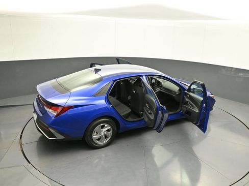 Certified 2025 Hyundai Elantra SE FWD image 43