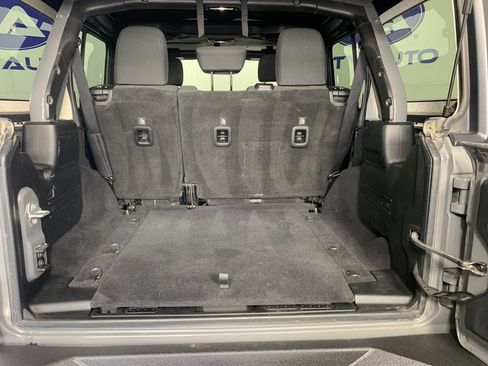 Used 2018 Jeep Wrangler Unlimited Rubicon w/ Cold Weather Group AWD/4WD image 33