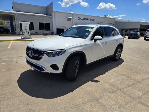 Used 2024 Mercedes-Benz GLC 300 4MATIC image 7