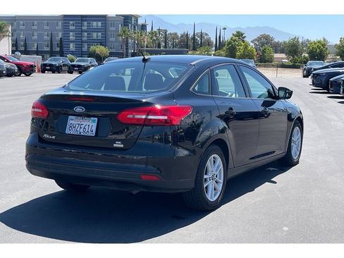 Used 2018 Ford Focus SE FWD image 7