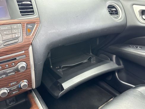 Used 2018 Nissan Pathfinder Platinum image 33