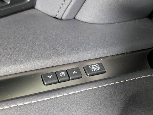 Used 2024 Lexus LC 500 Convertible image 32