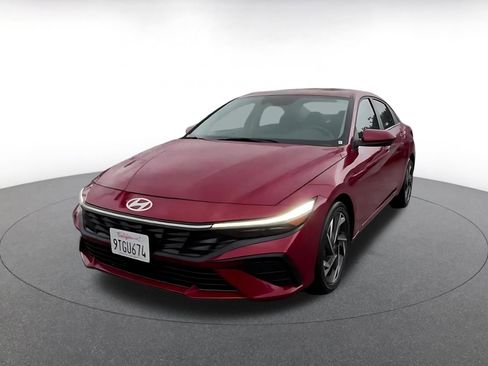 Used 2025 Hyundai Elantra SEL image 7