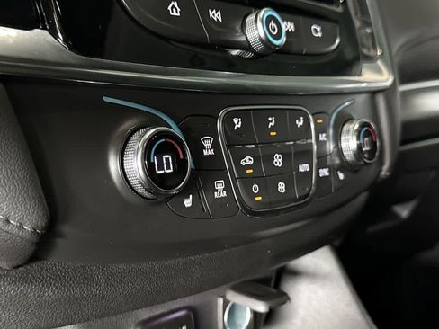 Used 2023 Chevrolet Traverse LT FWD image 20