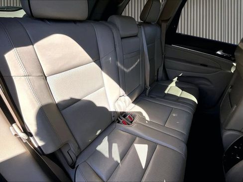 Used 2020 Jeep Grand Cherokee Overland AWD/4WD image 25