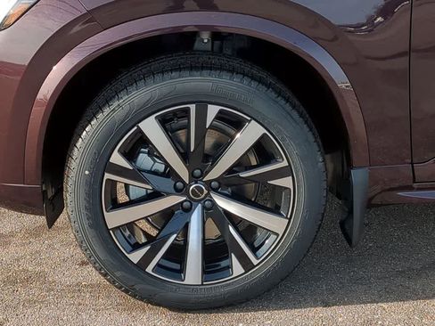 New 2026 Volvo XC90 B5 Core w/ Protection Package Premier image 13