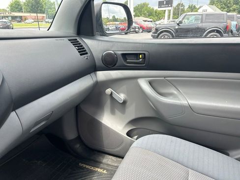 Used 2012 Toyota Tacoma 4x4 Regular Cab image 15