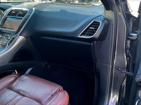 Used 2019 Lincoln Nautilus Reserve FWD image 16