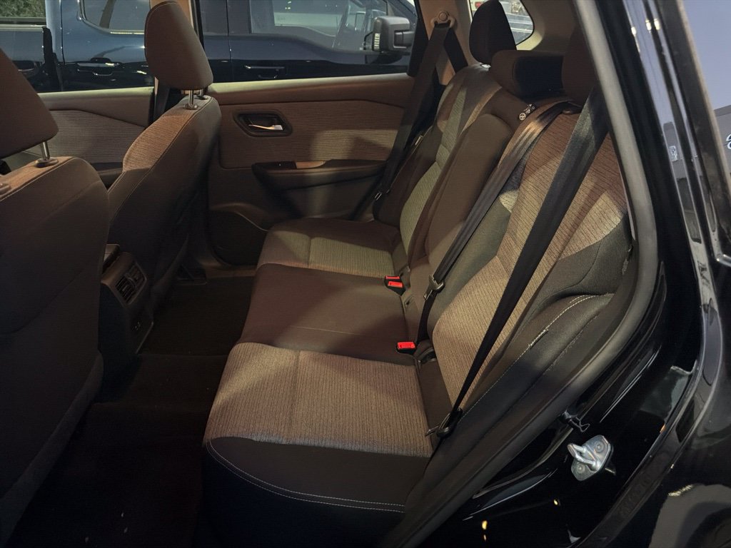 Used 2023 Nissan Rogue SV FWD image 14