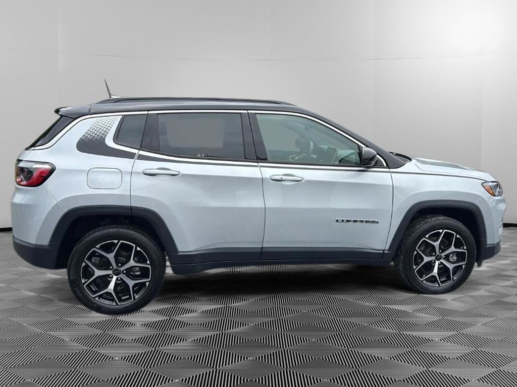 Used 2025 Jeep Compass Limited w/ Mopar Graphics Package AWD/4WD image 6