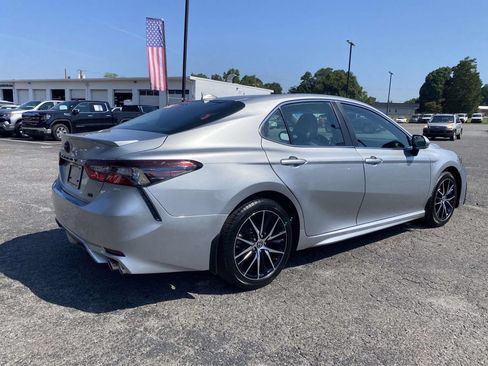 Used 2024 Toyota Camry SE FWD image 6