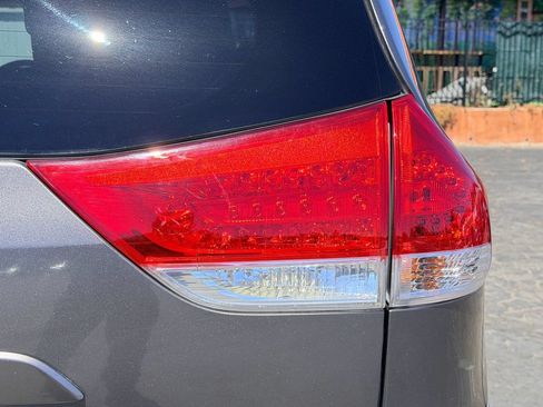 Used 2014 Toyota Sienna XLE AWD/4WD image 10