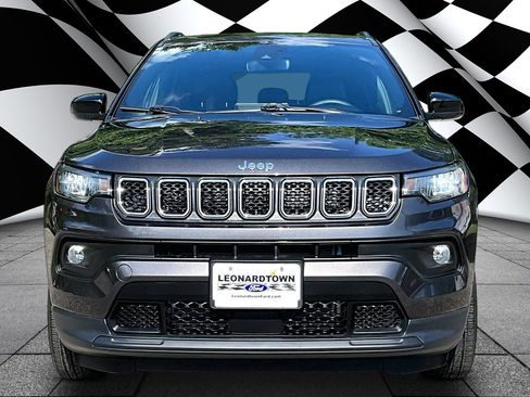 Used 2023 Jeep Compass Latitude AWD/4WD image 3