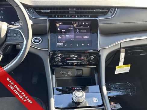 New 2025 Jeep Grand Cherokee Altitude image 12