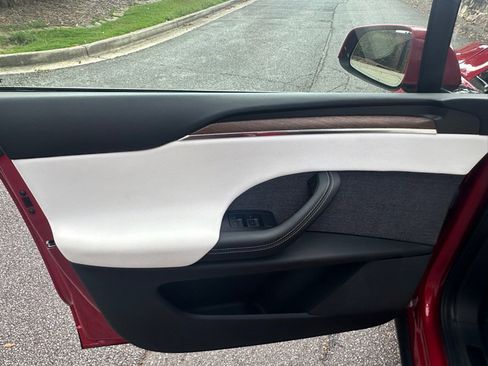 Used 2022 Tesla Model X image 82