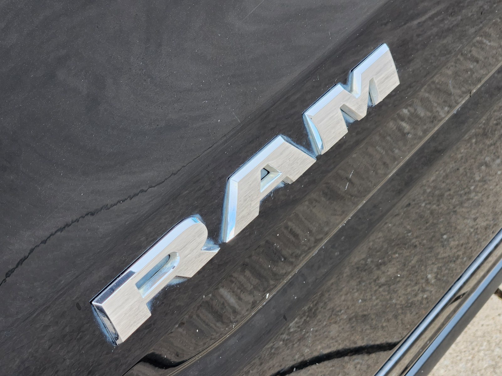 Used 2020 RAM 1500 Laramie AWD/4WD image 12
