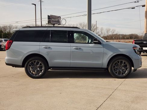 New 2026 Ford Expedition Platinum w/ Stealth Appearance Package image 7