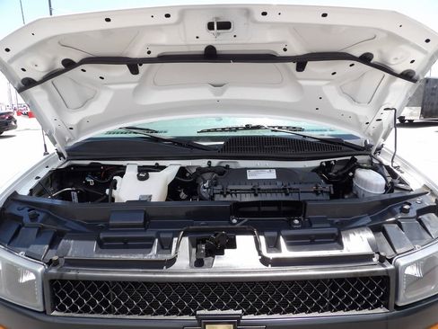 Used 2021 Chevrolet Express 2500 image 38