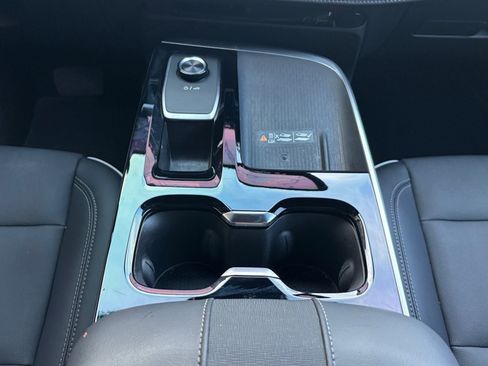 Used 2025 Buick Enclave Preferred w/ Power Package image 5