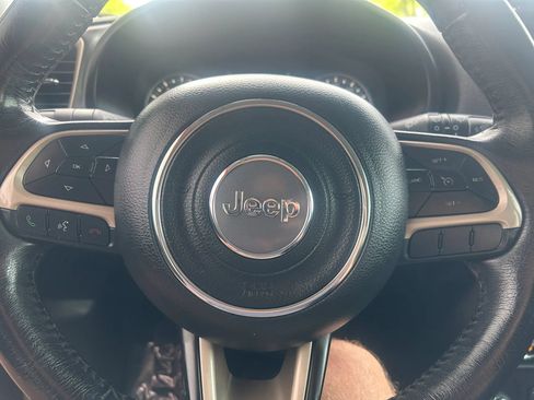Used 2017 Jeep Renegade Latitude AWD/4WD image 6
