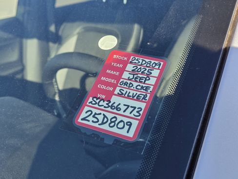 New 2025 Jeep Grand Cherokee Altitude image 22