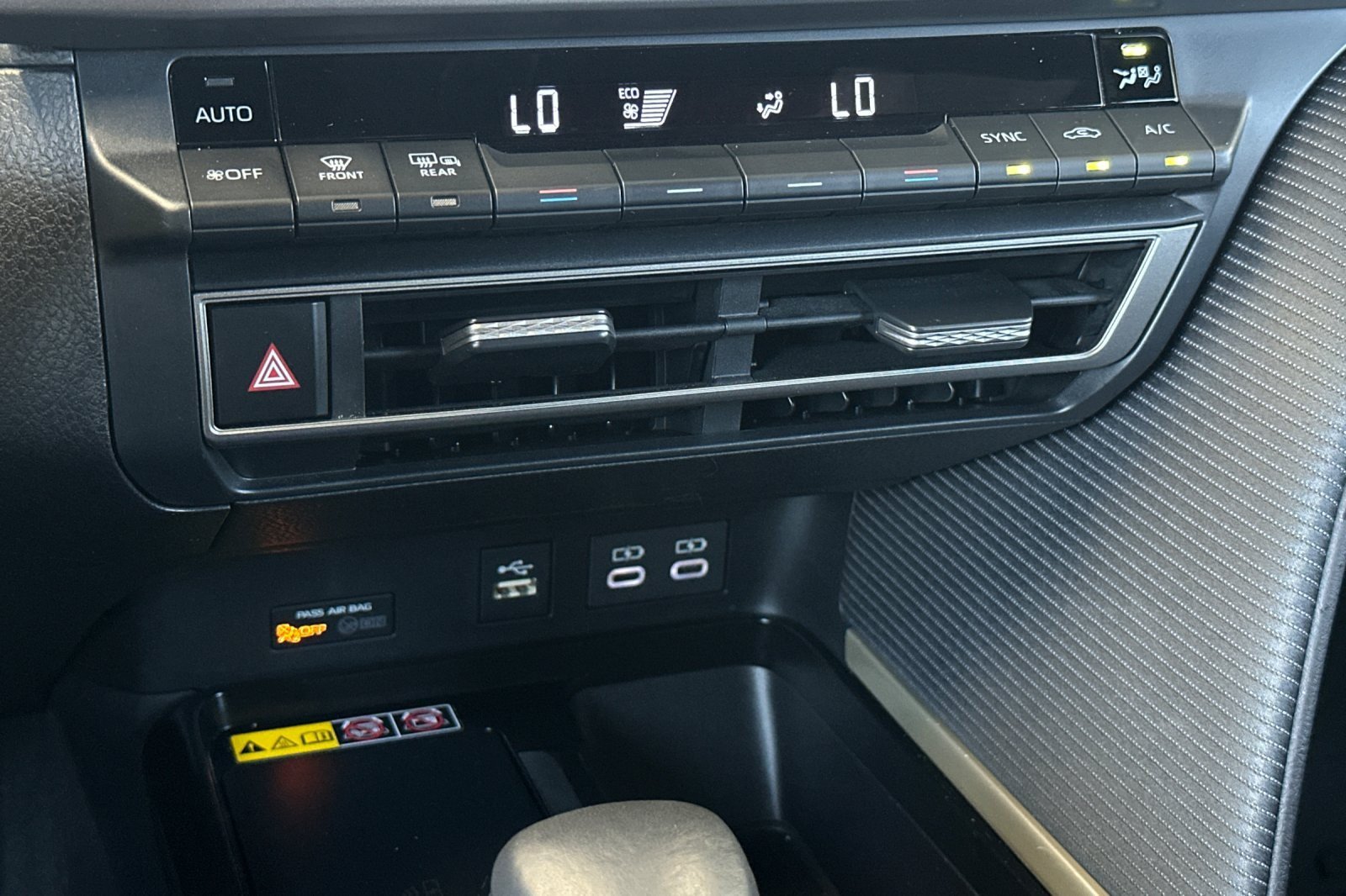 Certified 2026 Toyota Camry Hybrid w/ Convenience Package FWD image 18