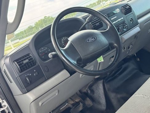 Used 2005 Ford F250 Lariat image 8
