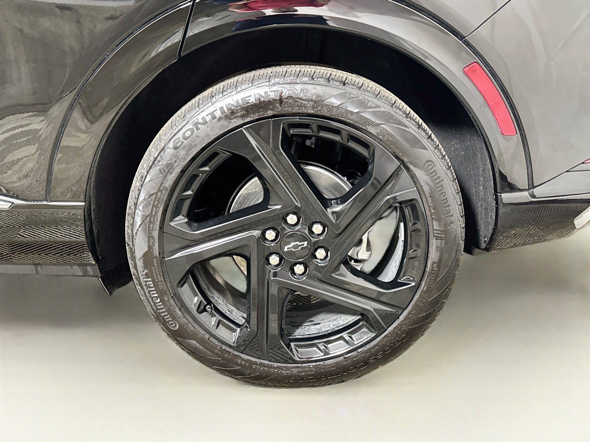 Used 2025 Chevrolet Equinox EV RS FWD image 26