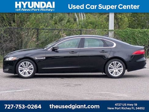 Used 2017 Jaguar XF RWD image 2